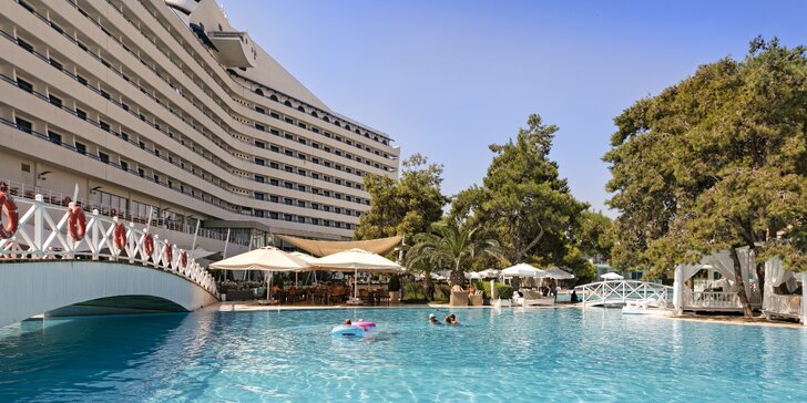 5* hotel Titanic Beach Lara na pobřeží Antalye: lenošení u moře i řádění v aquaparku