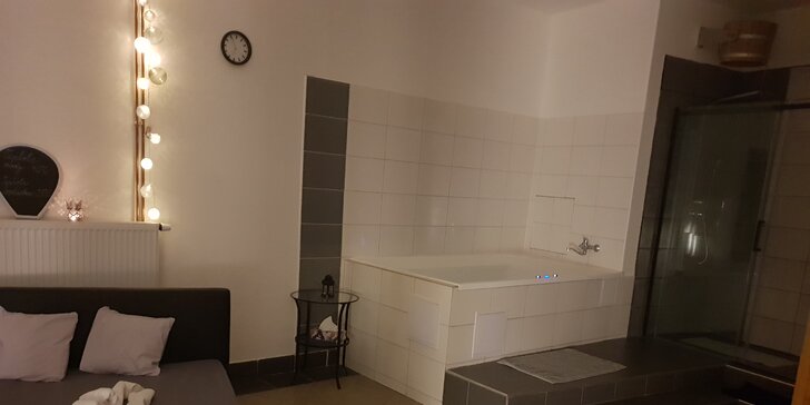 60 nebo 75 min. privátního wellness v centru Brna: sauny, vířivka i relax se sektem