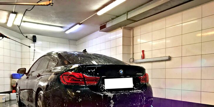Myčka aut v centru Prahy: mytí karosérie a ošetření pneu i kompletka s hloubkovým čištěním sedaček