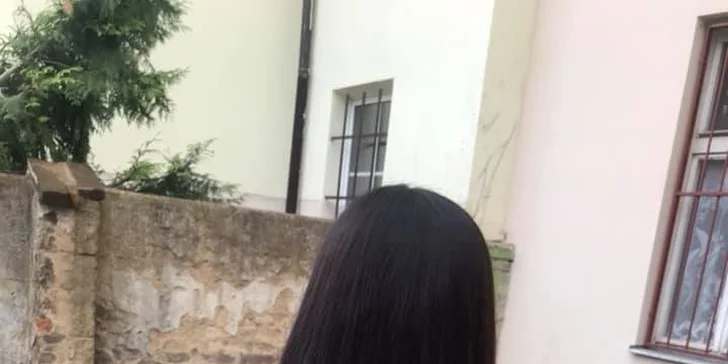 Kadeřnická péče: nový střih, foukaná, mytí a styling pro střední či dlouhé vlasy
