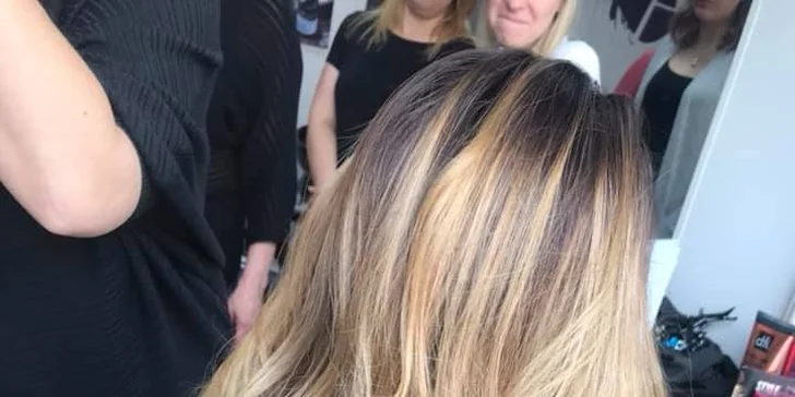 Kadeřnická péče: nový střih, foukaná, mytí a styling pro střední či dlouhé vlasy