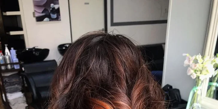 Kadeřnická péče: nový střih, foukaná, mytí a styling pro střední či dlouhé vlasy