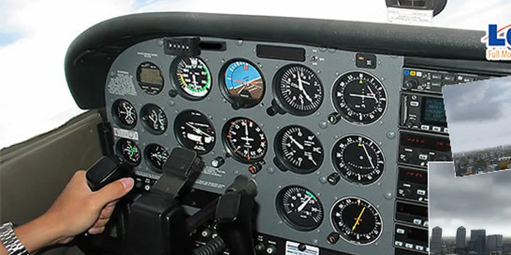 Let na plně pohyblivém leteckém trenažeru i ve skutečném letounu Cessna