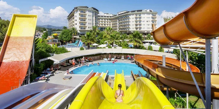 Do Turecka k přímořskému Vegas, Alanyi. 5* Spa Resort s bazény a tobogány