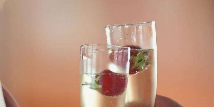 Valentýnská plavba pro 2 osoby: prosecco i možnost večeře, sekt a živá hudba