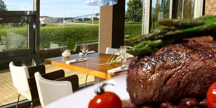 399 Kč za mimořádně kvalitní menu pro dva v restauraci Green House. Telecí maso z podhůří Jeseníků a domácí dezerty se slevou 65 %!