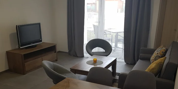 Pobyt na jižní Moravě: pokoj či rodinný apartmán, snídaně a láhev vína