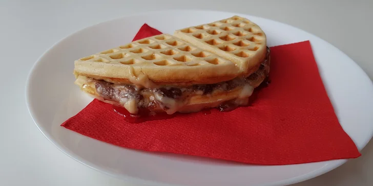 Slané či sladké waffle dle výběru a nápoj k tomu pro 1 i 2