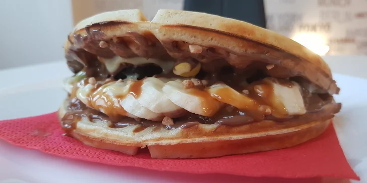 Slané či sladké waffle dle výběru a nápoj k tomu pro 1 i 2
