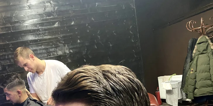 Buďte za elegána: úprava vousů a střih pro dospělého i dítě v barber shopu