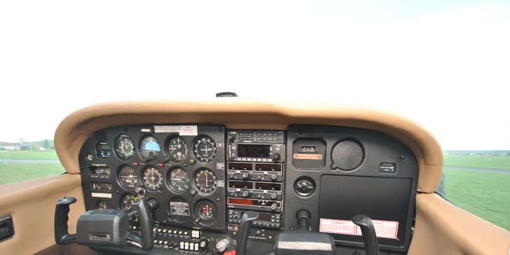Seznamovací let v letadle Cessna: 20 minut ve vzduchu včetně pilotování