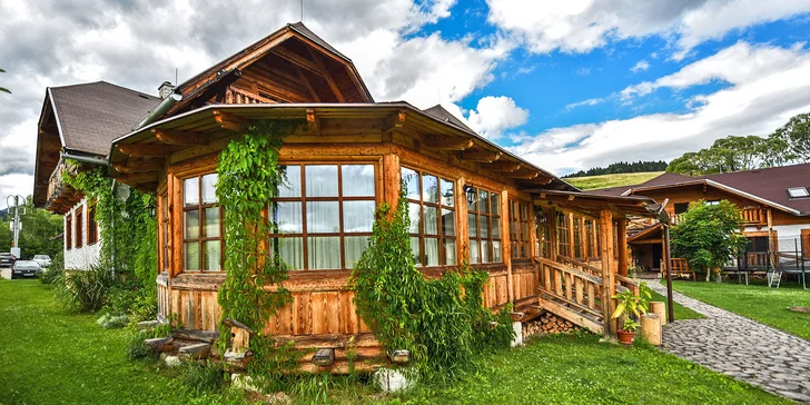 Pobyt v oblíbeném venkovském sídle v Bešeňové: snídaně, mini wellness a slevy do aquaparku
