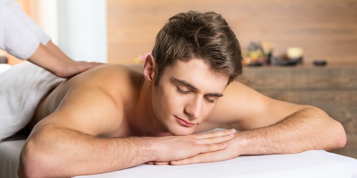 Až 60 min. odpočinku: masáž zad a šíje, relaxační či sportovní