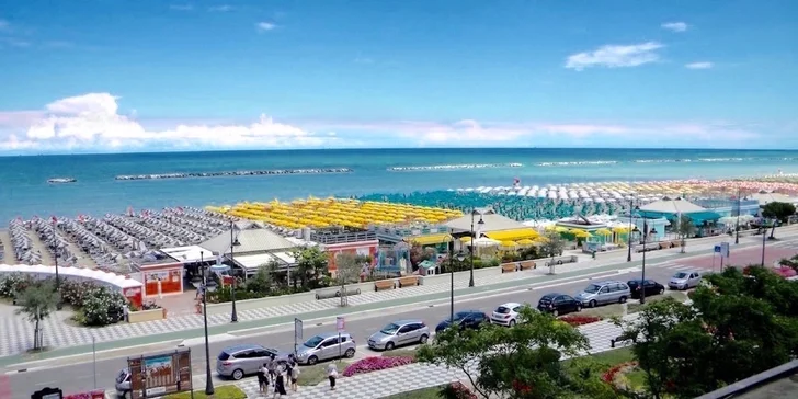 Rodinná dovolená u italského Jadranu: hotel 50 metrů od pláže, jídlo all inclusive a koupání v aquaparku