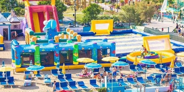 Rodinná dovolená u italského Jadranu: hotel 50 metrů od pláže, jídlo all inclusive a koupání v aquaparku