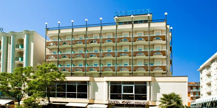 Rodinná dovolená u italského Jadranu: hotel 50 metrů od pláže, plná penze a koupání v bazénu, 2 děti mají pobyt zdarma
