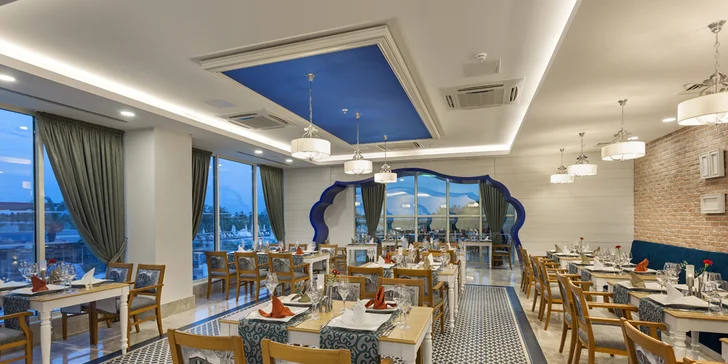 5* Sherwood Exclusive Lara s all inclusive. Aquapark, plážový relax i vodní sporty