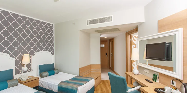 5* Sherwood Exclusive Lara s all inclusive. Aquapark, plážový relax i vodní sporty