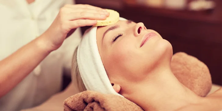 Letní omlazení pleti: peeling, laser, ultrazvuk i kyselina hyaluronová