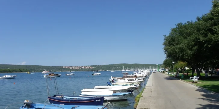 Výlet autobusem na chorvatský Krk: jednodenní koupání v letovisku Baška, odjezd z Moravy