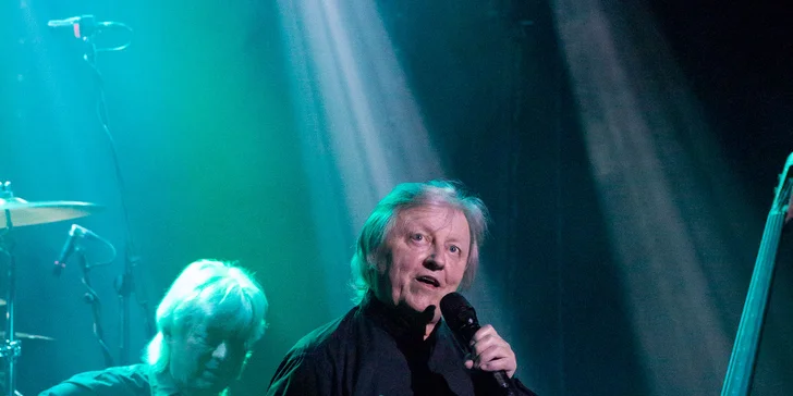 2 Vstupenky na koncert: Václav Neckář a skupina Bacily na Letní scéně Heroldovy sady