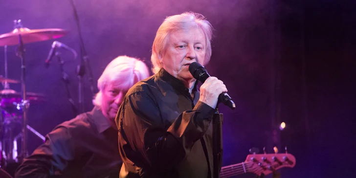 2 Vstupenky na koncert: Václav Neckář a skupina Bacily na Letní scéně Heroldovy sady