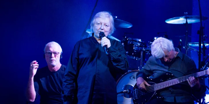 2 Vstupenky na koncert: Václav Neckář a skupina Bacily na Letní scéně Heroldovy sady