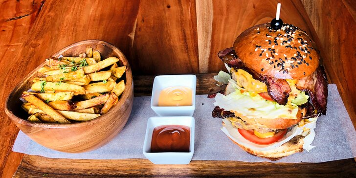 Past na pořádný hlad: 2x hovězí XXL burger s přílohou a čokoládový fondant