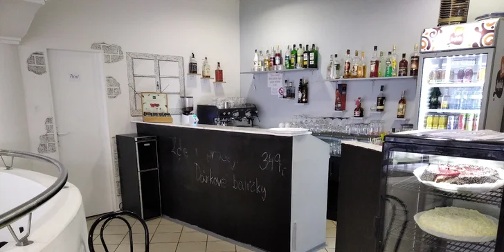 Stylová retro kavárna: káva i dezert dle výběru pro 1 či 2 osoby