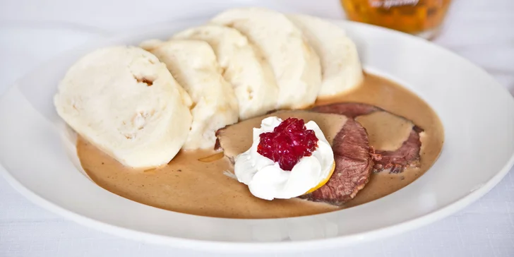 Cokoli z nového menu restaurace Pod Terasami: steaky, česká klasika i saláty