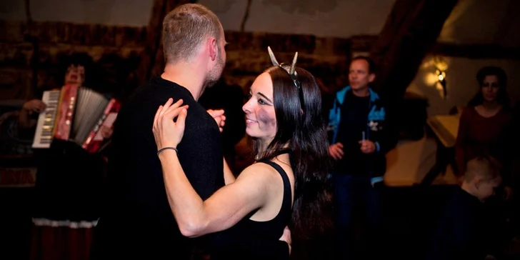 Zábavný čertovský ples s programem: tanec, tombola a živá hudba