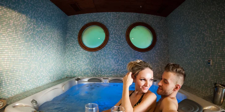 Silvestr v hotelu pod Lysou horou: privátní wellness, polopenze i neomezeně bazén