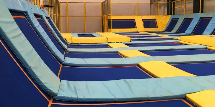 Hopsa hejsa: aréna s trampolínami a dalšími atrakcemi, celodenní vstup pro jednoho i rodinu