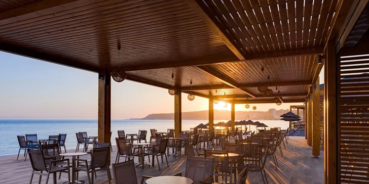 Letovisko Ixia kousek od města Rhodos. 4* Avra Beach Resort s all inclusive