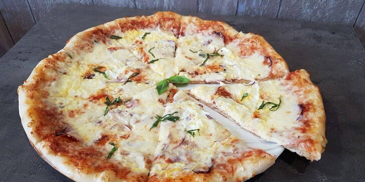 2× pizza o průměru 40 cm dle vlastního výběru: na místě, s sebou i rozvoz