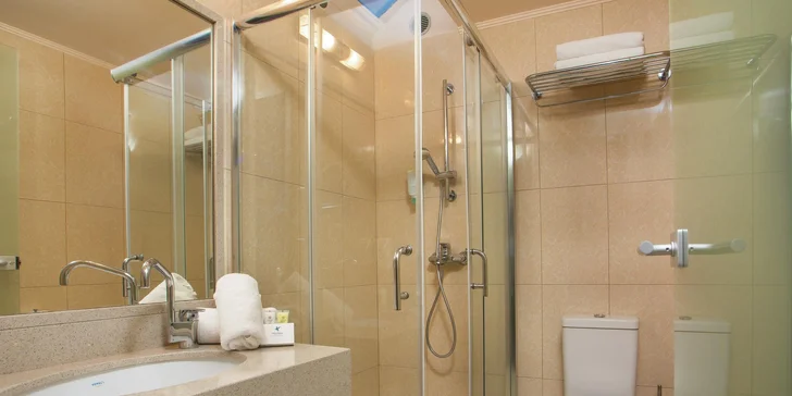 Nejkrásnější pláže Rhodosu v letovisku Faliráki: 4* beach hotel s all inclusive