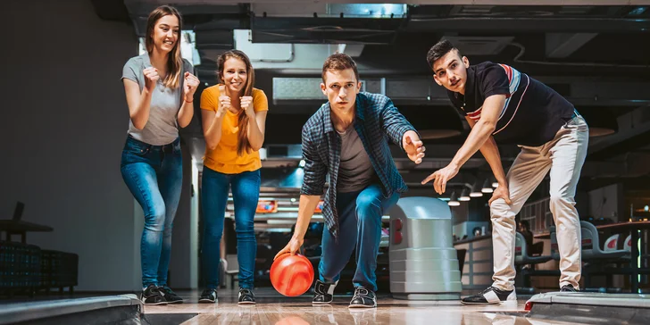 Jídlo a zábava: kurz přípravy pizzy pro dítě a 1 hod. bowlingu až pro 3 osoby
