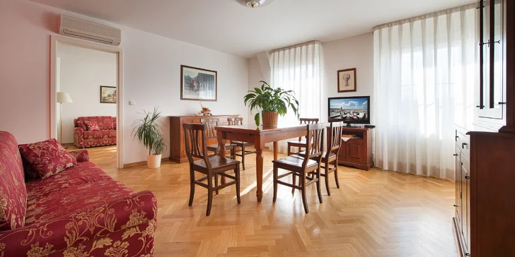 Luxusní pobyt v apartmánu v centru Prahy: bohatá snídaně i čokoládové překvapení na pokoji