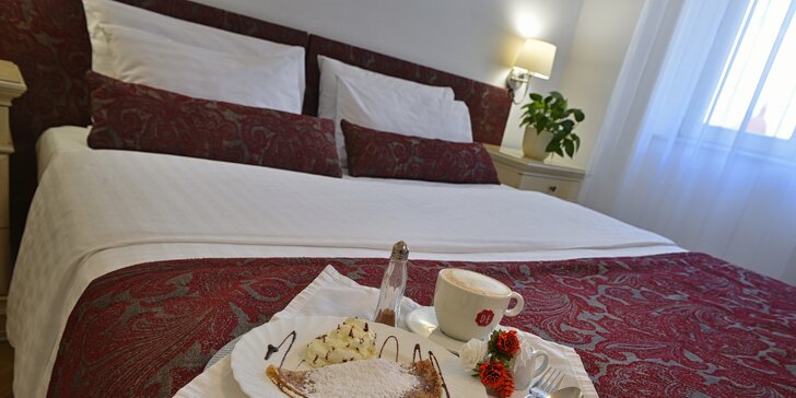 Luxusní pobyt v apartmánu v centru Prahy: bohatá snídaně i čokoládové překvapení na pokoji