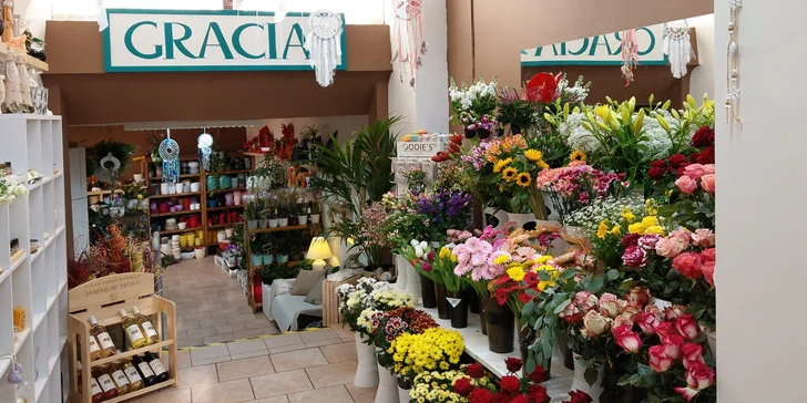 Valentýnská kytice podle výběru: růže, karafiáty nebo květinový box