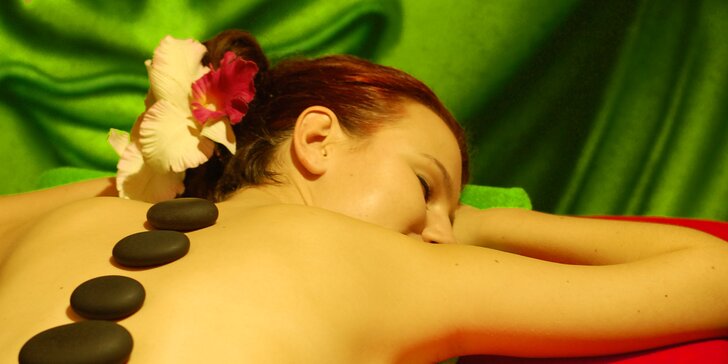 Speciální masáž dle výběru: bylinná, s kokosem i lávovými kameny