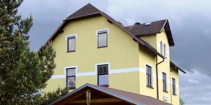 Ostrov u Karlových Varů: dvoulůžkový pokoj či apartmán, snídaně i slevy