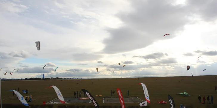 S větrem v zádech: kurz landkitingu, kiteboardingu či snowkitingu na Lipně