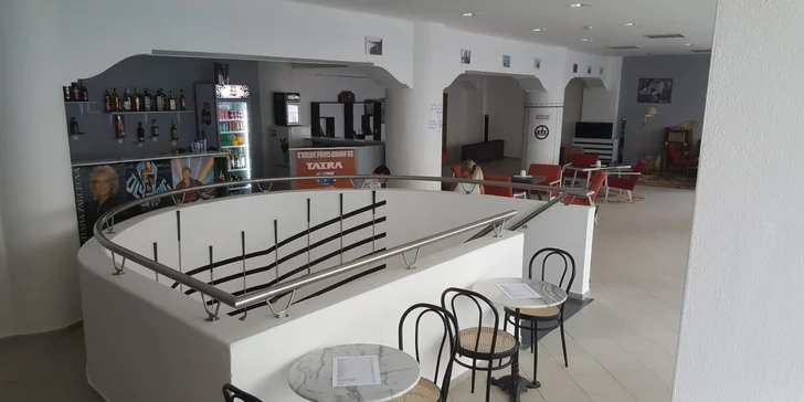 Stylová retro kavárna: káva i dezert dle výběru pro 1 či 2 osoby
