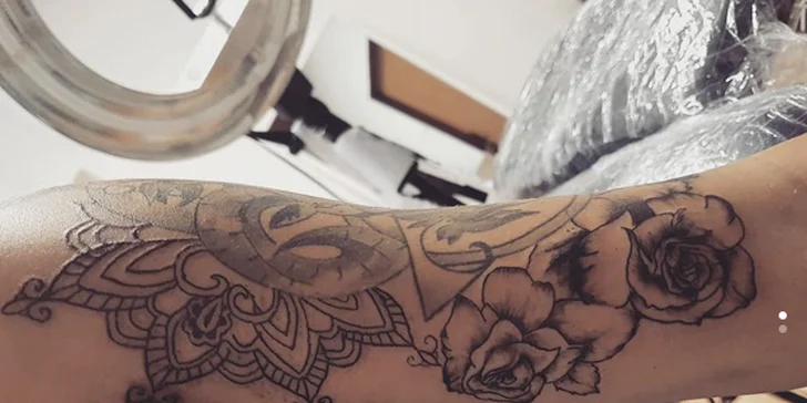Radost přímo na tělo: poukaz na vysněné tetování včetně zpracování motivu