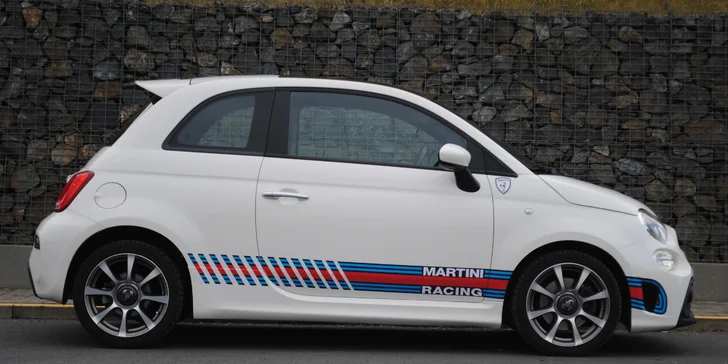 Malé auto s pořádným výkonem: zapůjčení Fiatu 500 Abarth na 1, 7 či 15 dní