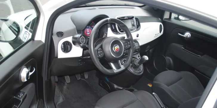 Malé auto s pořádným výkonem: zapůjčení Fiatu 500 Abarth na 1, 7 či 15 dní