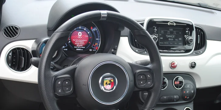 Malé auto s pořádným výkonem: zapůjčení Fiatu 500 Abarth na 1, 7 či 15 dní