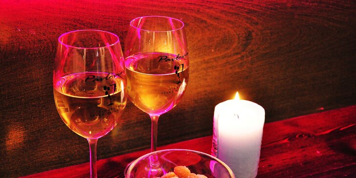 Vinotéka s rodinnou atmosférou: posezení s vínem a mandlemi nebo odnos vína s sebou