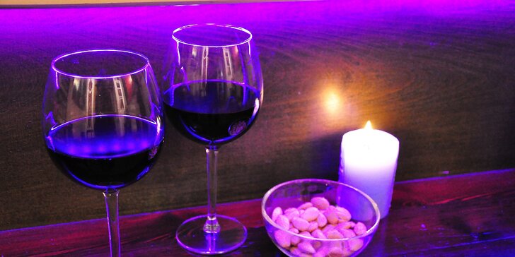 Vinotéka s rodinnou atmosférou: posezení s vínem a mandlemi nebo odnos vína s sebou